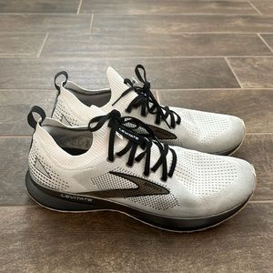 Brooks Levitate Stealth Fit men’s 13